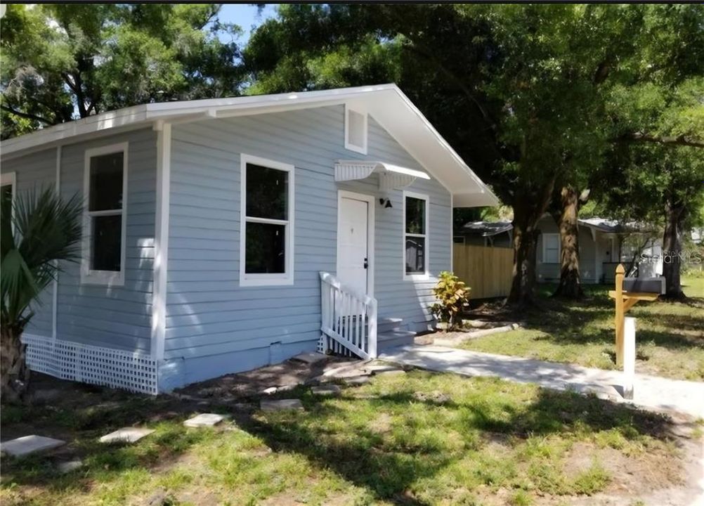 For Rent: $1,950 (2 beds, 2 baths, 1104 Square Feet)