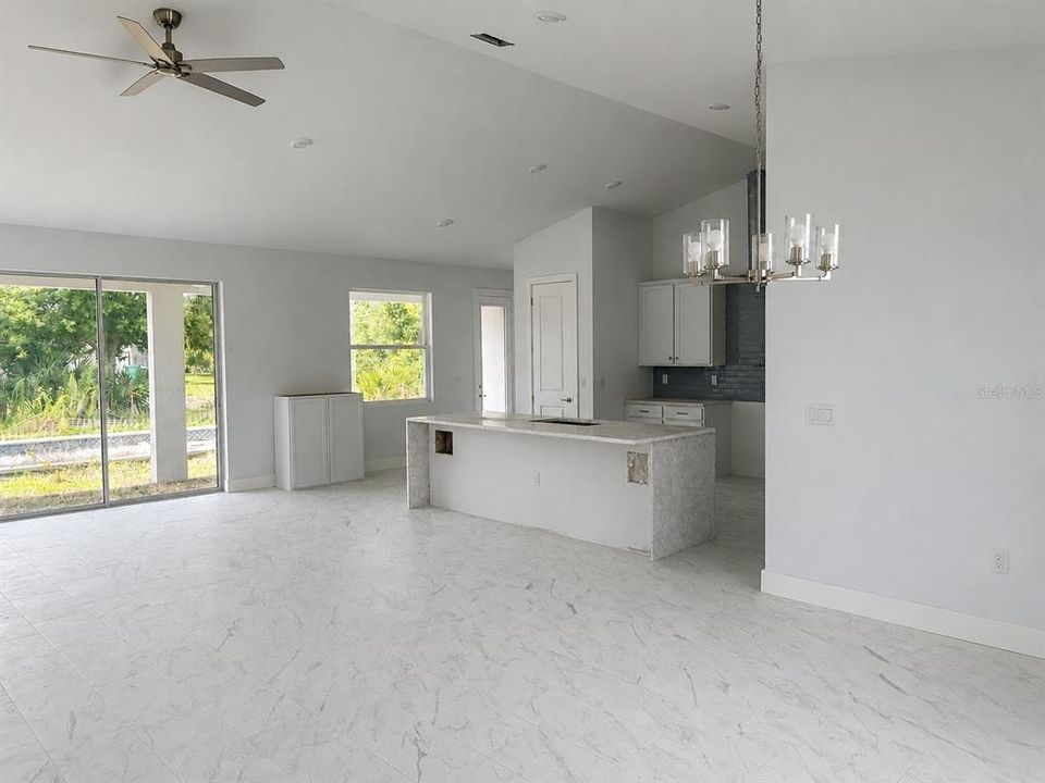 На продажу: $369,000 (3 спален, 2 ванн, 2042 Квадратных фут)