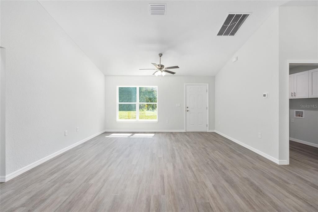 For Sale: $259,900 (3 beds, 2 baths, 1380 Square Feet)