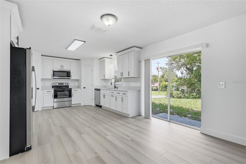En Venta: $465,000 (4 camas, 2 baños, 2820 Pies cuadrados)