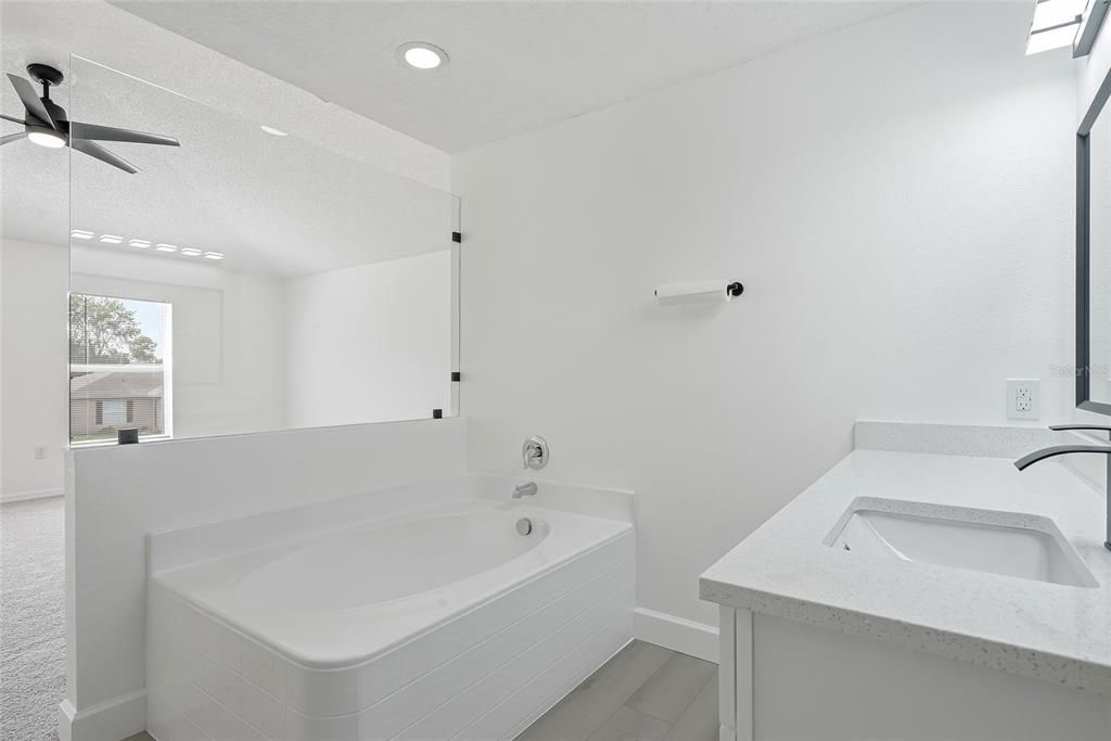 En Venta: $465,000 (4 camas, 2 baños, 2820 Pies cuadrados)