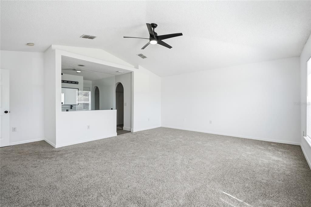 En Venta: $465,000 (4 camas, 2 baños, 2820 Pies cuadrados)