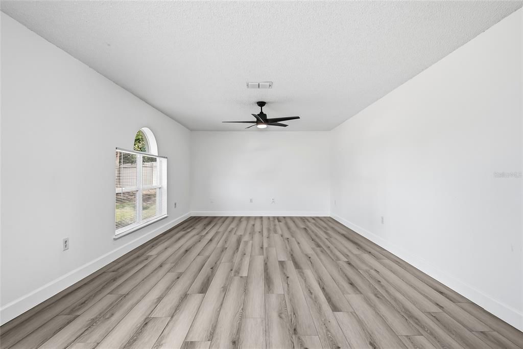 En Venta: $465,000 (4 camas, 2 baños, 2820 Pies cuadrados)