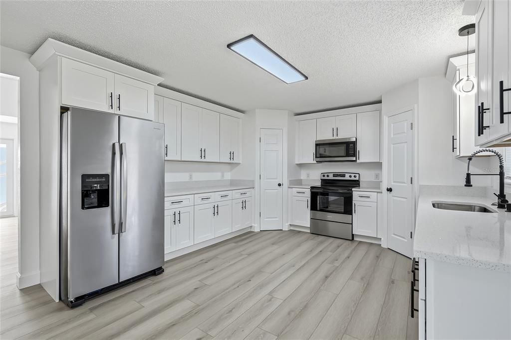 En Venta: $465,000 (4 camas, 2 baños, 2820 Pies cuadrados)