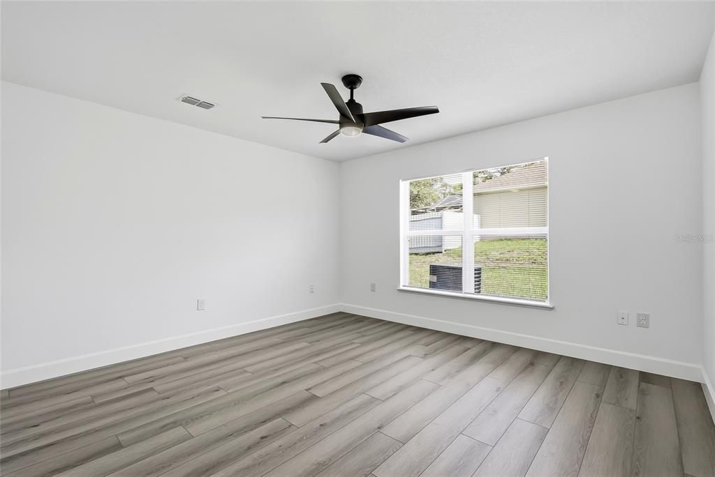 En Venta: $465,000 (4 camas, 2 baños, 2820 Pies cuadrados)