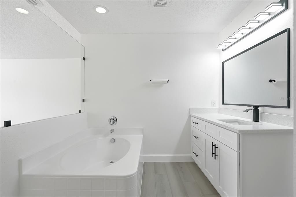 En Venta: $465,000 (4 camas, 2 baños, 2820 Pies cuadrados)