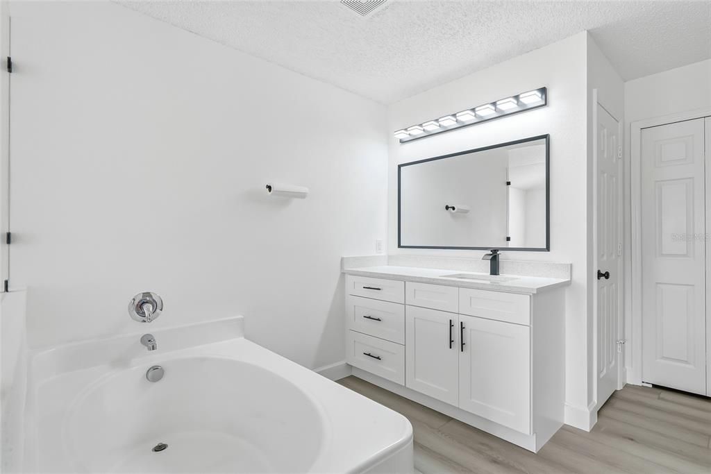 En Venta: $465,000 (4 camas, 2 baños, 2820 Pies cuadrados)