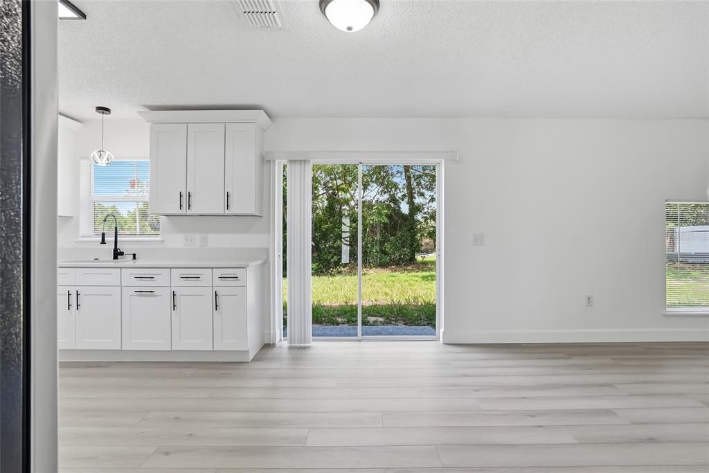 En Venta: $465,000 (4 camas, 2 baños, 2820 Pies cuadrados)