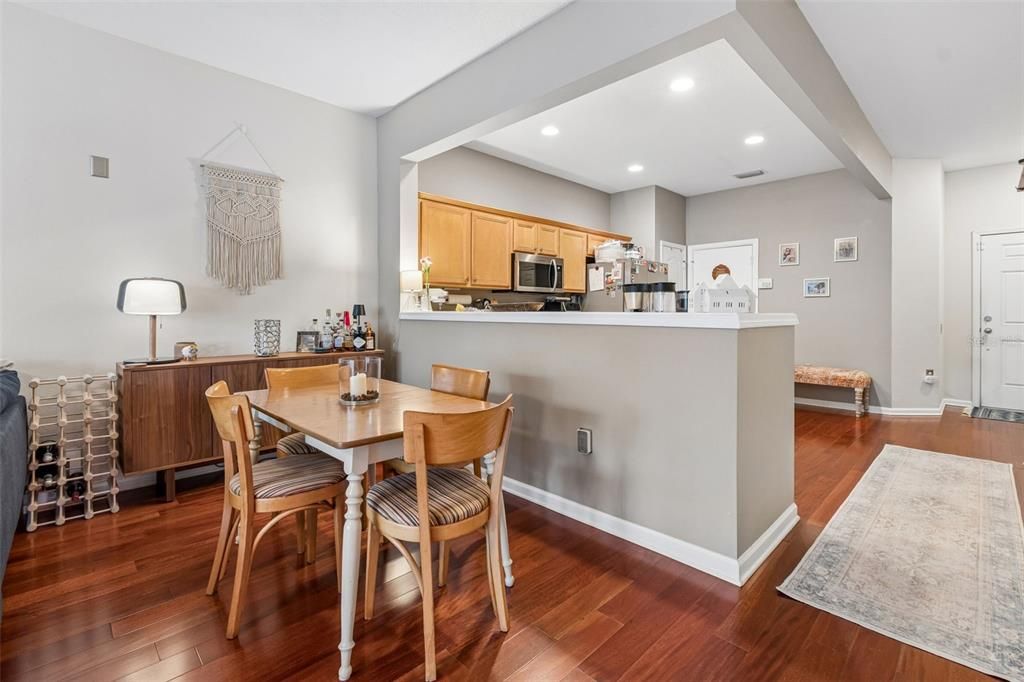В аренду: $1,995 (3 спален, 2 ванн, 1588 Квадратных фут)