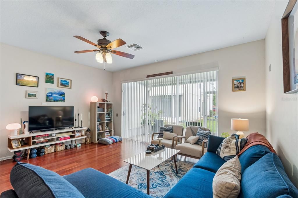 В аренду: $1,995 (3 спален, 2 ванн, 1588 Квадратных фут)