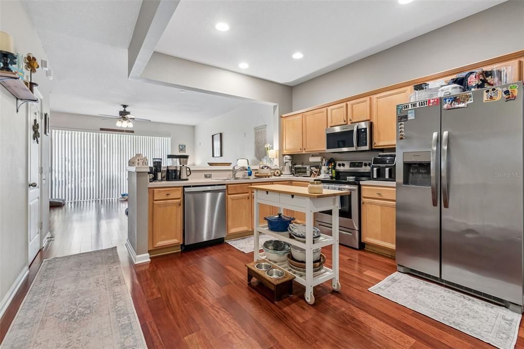 В аренду: $1,995 (3 спален, 2 ванн, 1588 Квадратных фут)