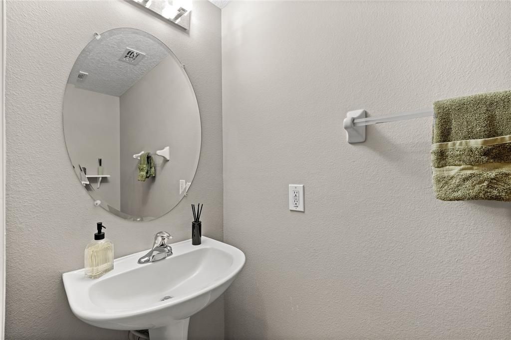 For Rent: $2,200 (3 beds, 2 baths, 1372 Square Feet)