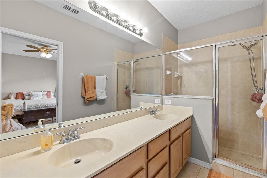 For Rent: $2,200 (3 beds, 2 baths, 1372 Square Feet)
