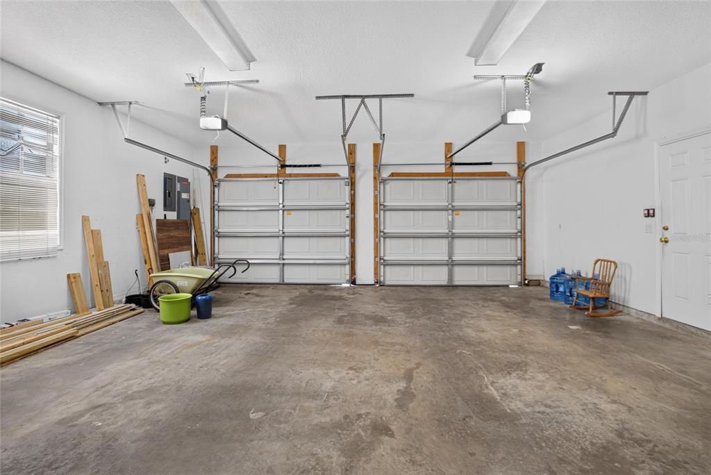 Activo con contrato: $650,000 (4 camas, 3 baños, 3054 Pies cuadrados)