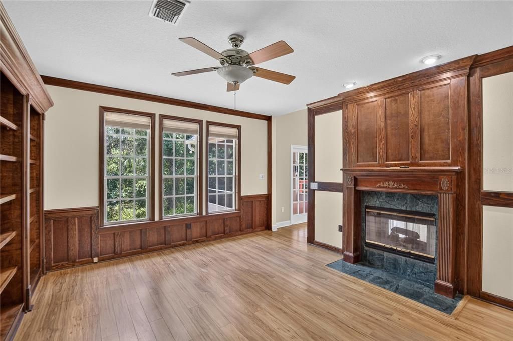 Activo con contrato: $650,000 (4 camas, 3 baños, 3054 Pies cuadrados)