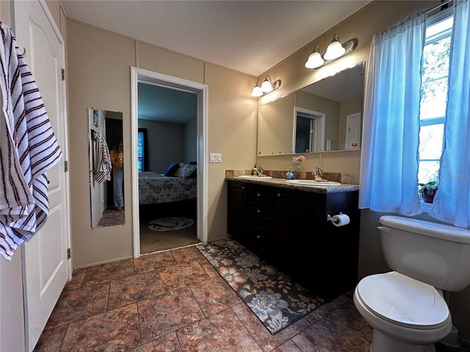 На продажу: $225,000 (3 спален, 2 ванн, 1404 Квадратных фут)