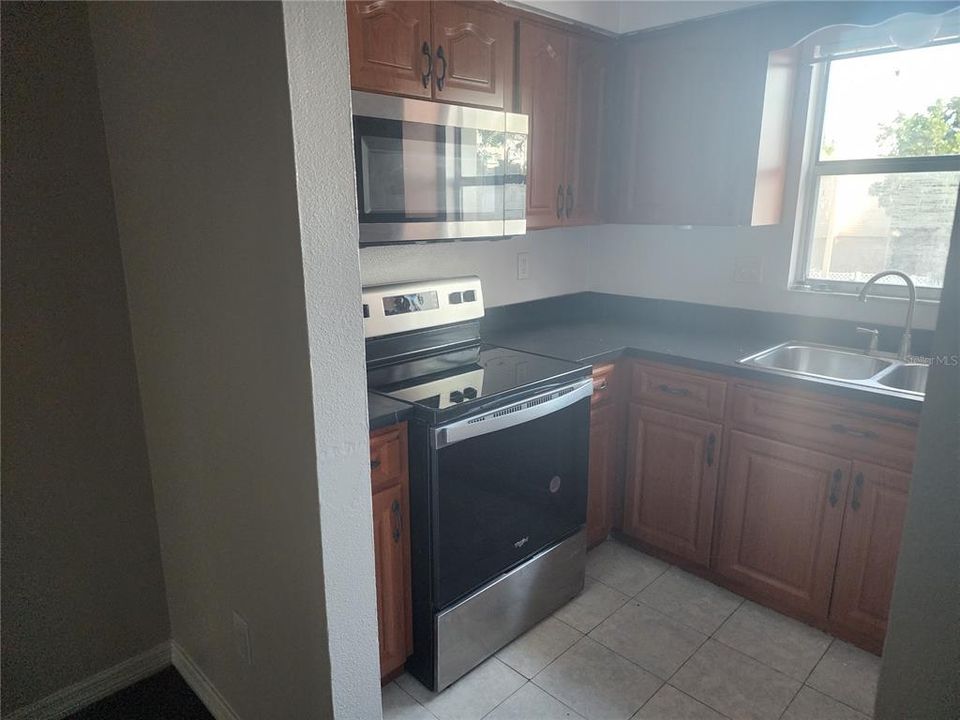 В аренду: $1,995 (4 спален, 2 ванн, 1363 Квадратных фут)