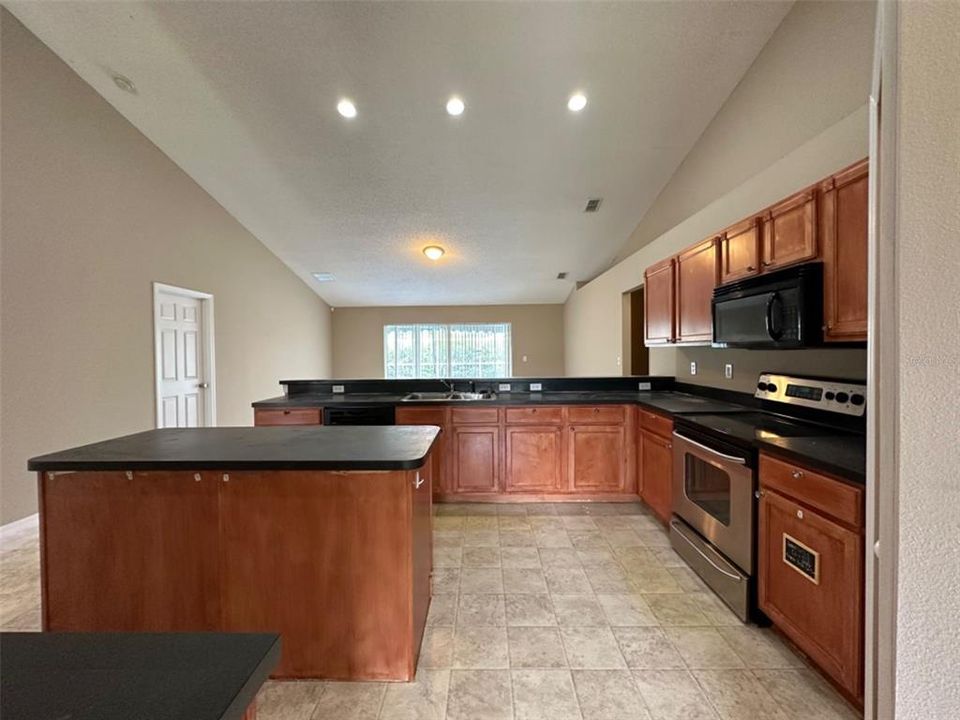 В аренду: $2,595 (4 спален, 2 ванн, 2207 Квадратных фут)