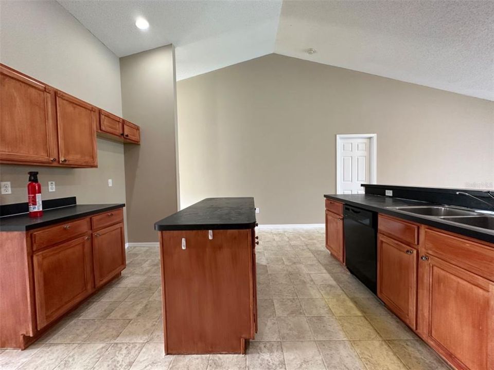 В аренду: $2,595 (4 спален, 2 ванн, 2207 Квадратных фут)