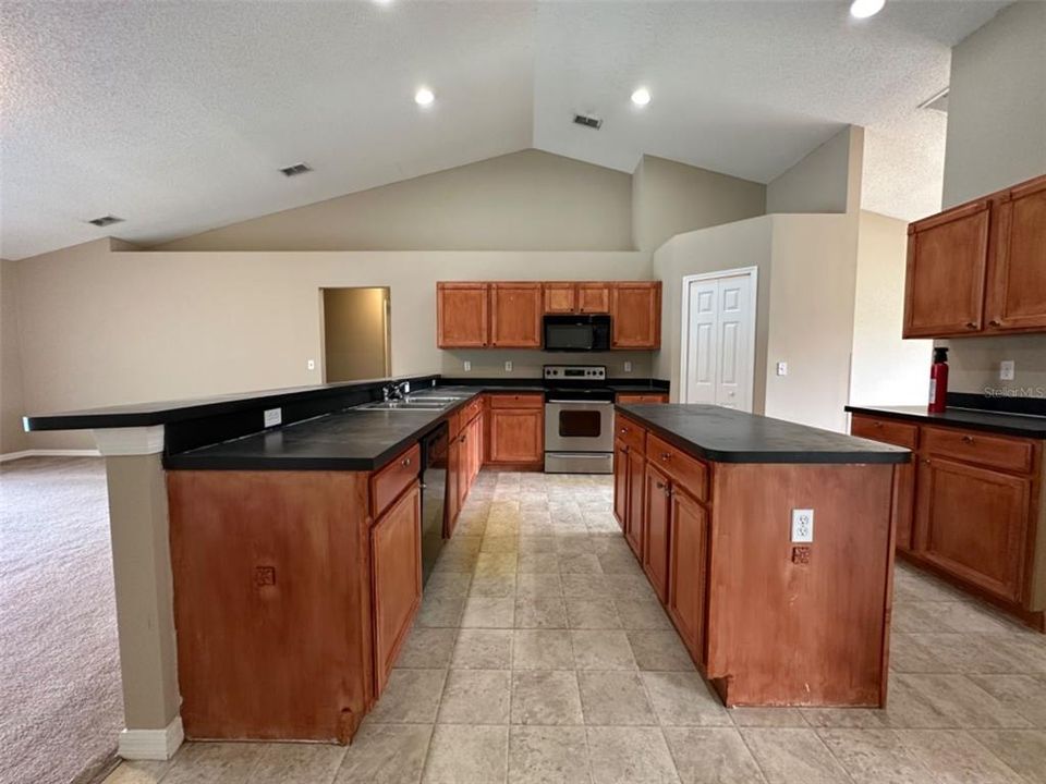В аренду: $2,595 (4 спален, 2 ванн, 2207 Квадратных фут)