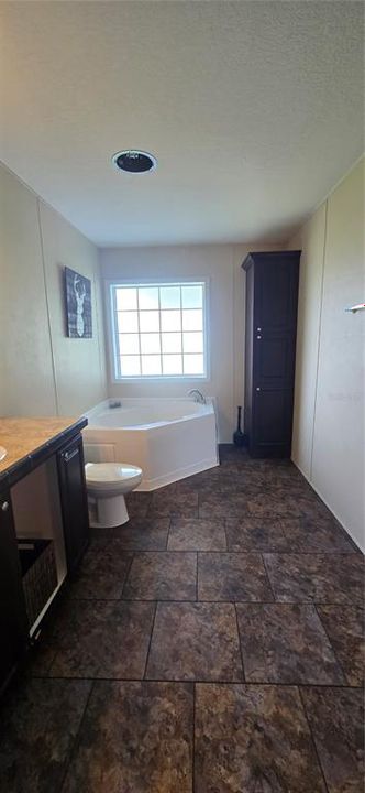 Activo con contrato: $299,900 (3 camas, 2 baños, 1431 Pies cuadrados)