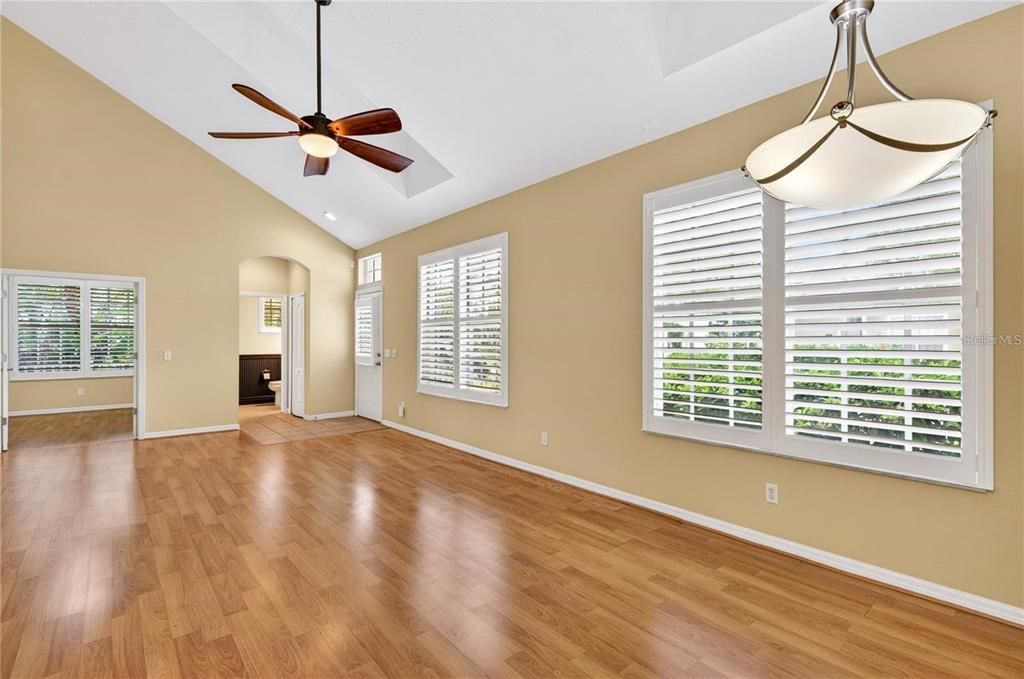 For Rent: $3,550 (3 beds, 2 baths, 1965 Square Feet)