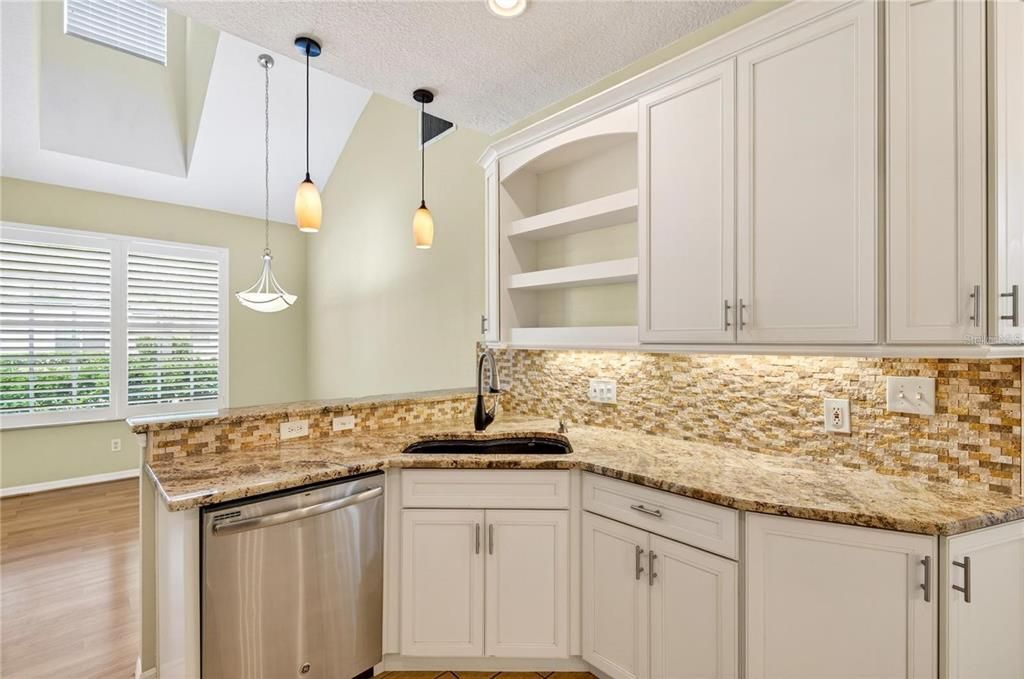 For Rent: $3,550 (3 beds, 2 baths, 1965 Square Feet)