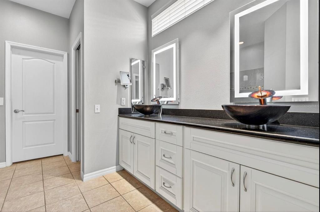 For Rent: $3,550 (3 beds, 2 baths, 1965 Square Feet)