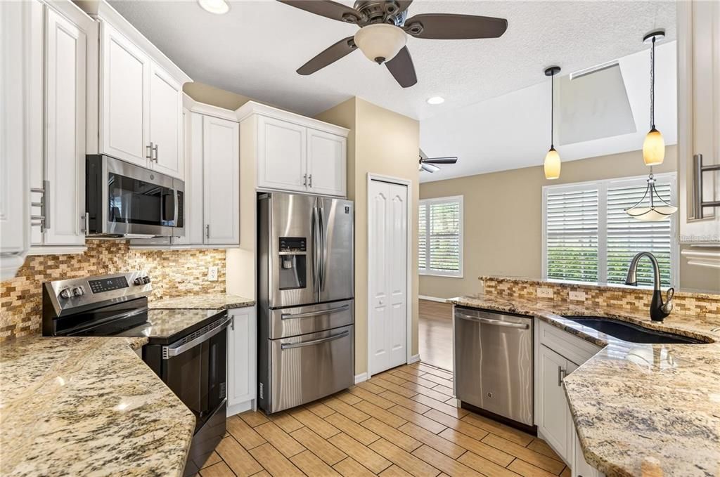 For Rent: $3,550 (3 beds, 2 baths, 1965 Square Feet)
