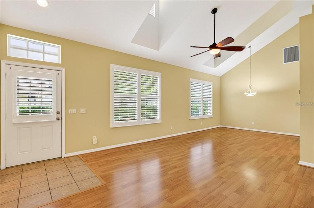 For Rent: $3,550 (3 beds, 2 baths, 1965 Square Feet)