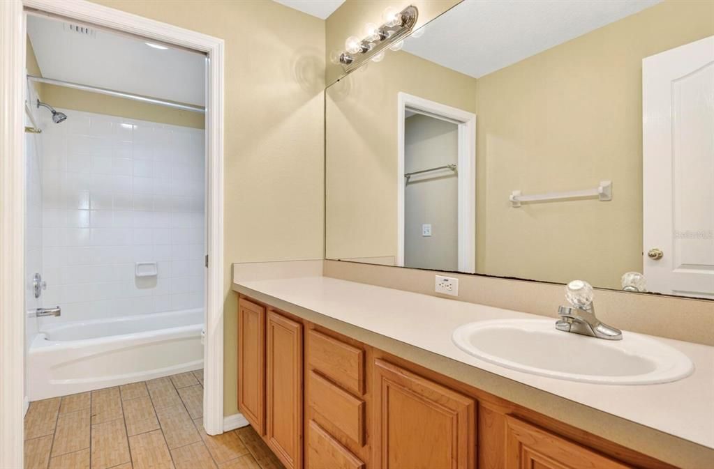 For Rent: $3,550 (3 beds, 2 baths, 1965 Square Feet)