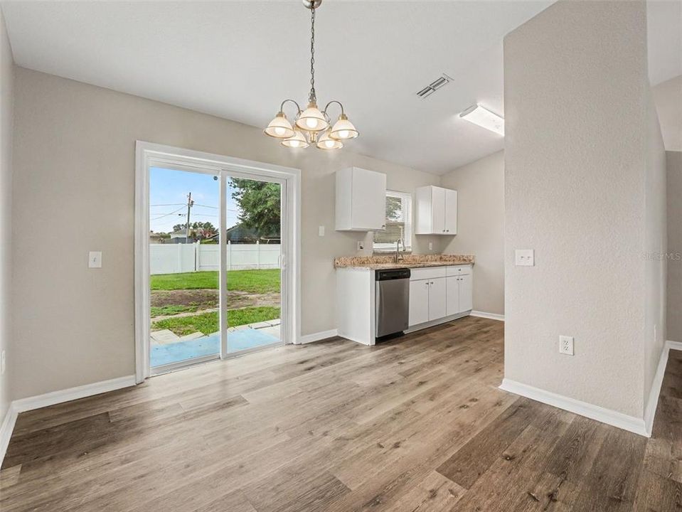 En Venta: $234,900 (3 camas, 2 baños, 1076 Pies cuadrados)