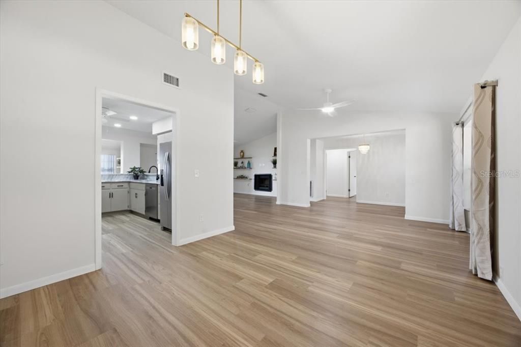 En Venta: $684,999 (4 camas, 3 baños, 2312 Pies cuadrados)