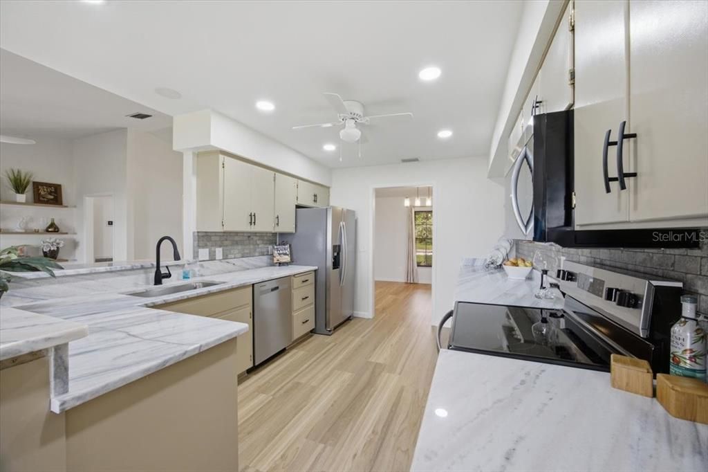 En Venta: $684,999 (4 camas, 3 baños, 2312 Pies cuadrados)
