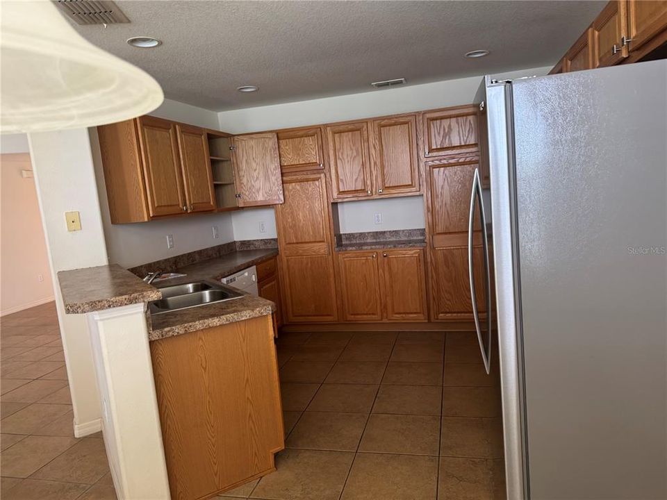 For Rent: $2,100 (2 beds, 2 baths, 1722 Square Feet)