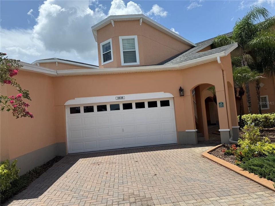 For Rent: $2,100 (2 beds, 2 baths, 1722 Square Feet)