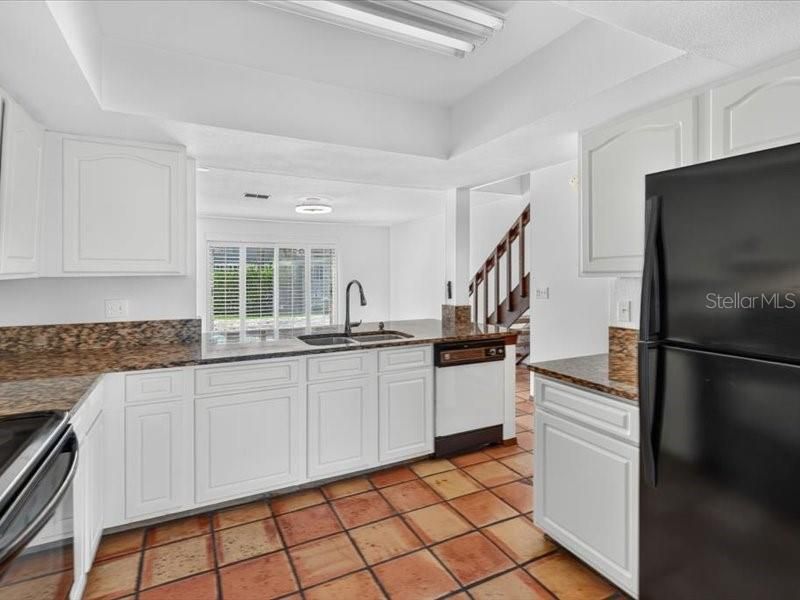 На продажу: $294,000 (2 спален, 2 ванн, 1468 Квадратных фут)