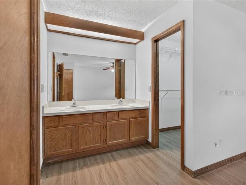 На продажу: $294,000 (2 спален, 2 ванн, 1468 Квадратных фут)
