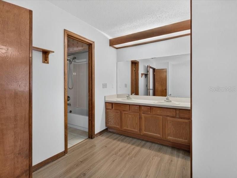 На продажу: $294,000 (2 спален, 2 ванн, 1468 Квадратных фут)