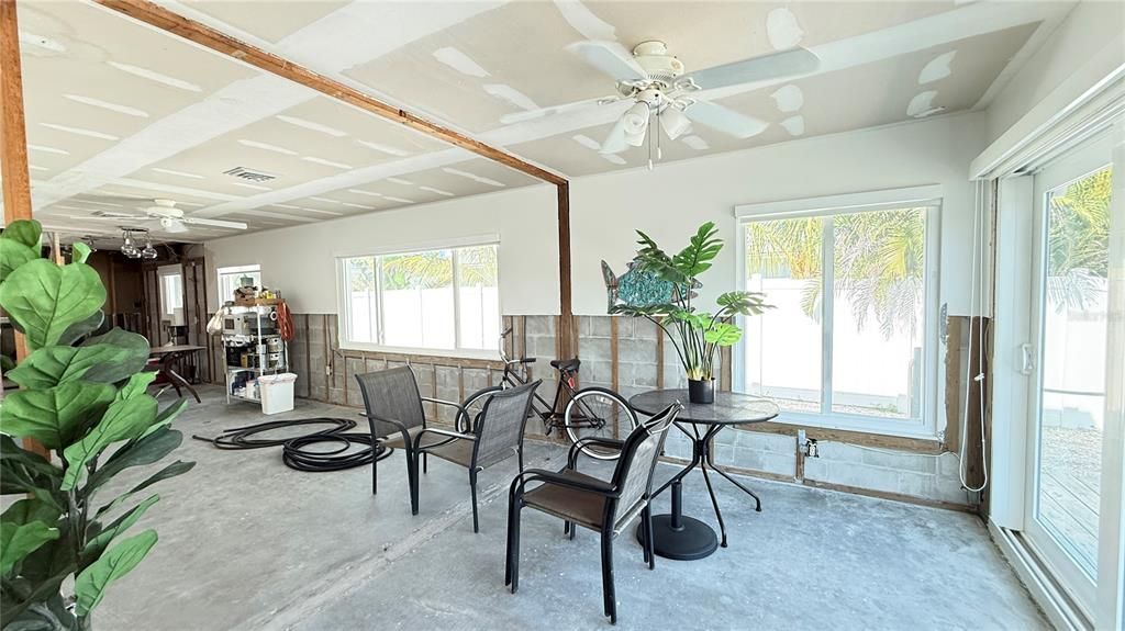 En Venta: $599,000 (2 camas, 2 baños, 1130 Pies cuadrados)