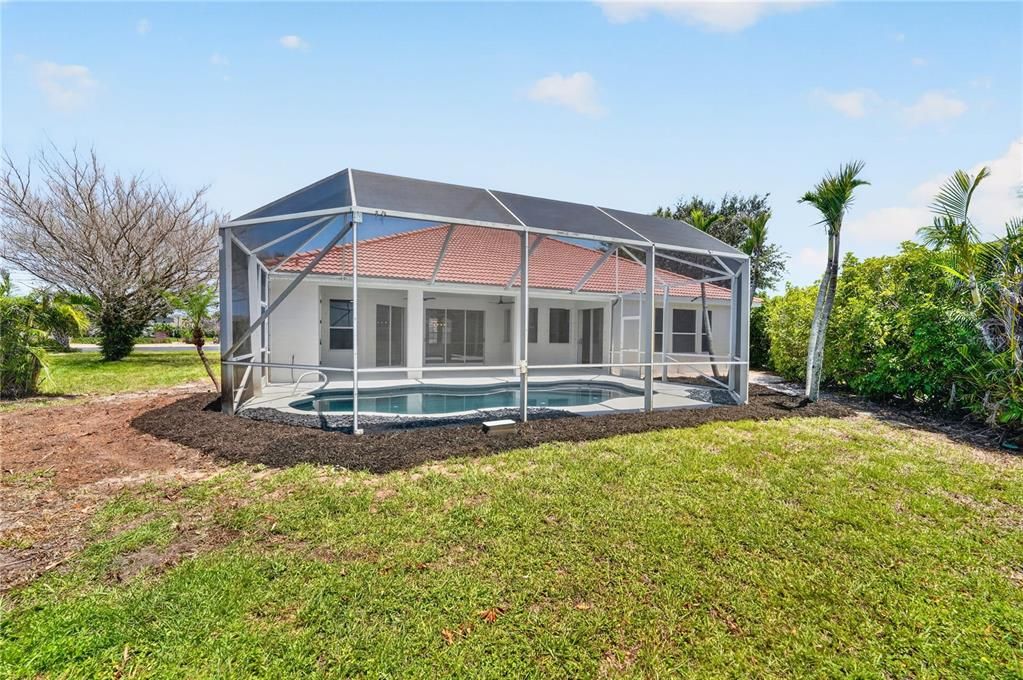 For Sale: $850,000 (3 beds, 2 baths, 2588 Square Feet)