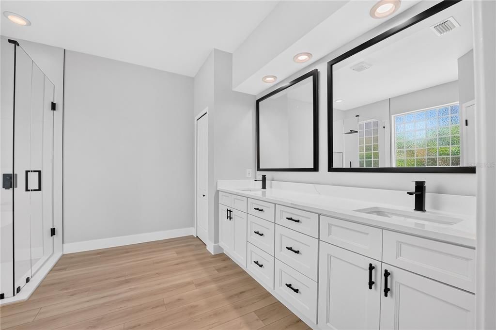 For Sale: $850,000 (3 beds, 2 baths, 2588 Square Feet)