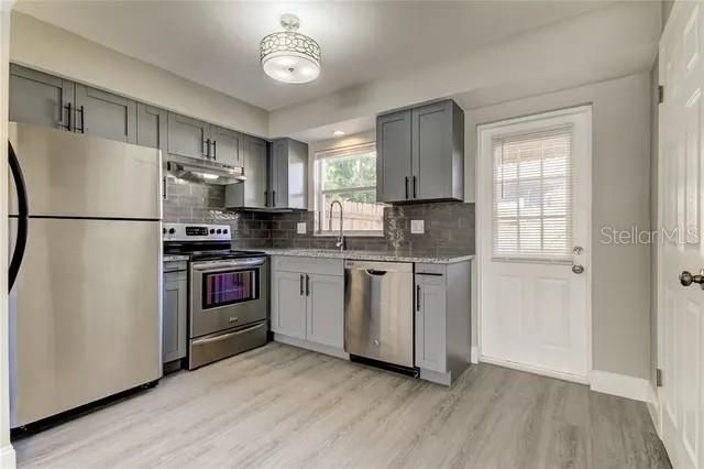 В аренду: $1,850 (2 спален, 1 ванн, 924 Квадратных фут)