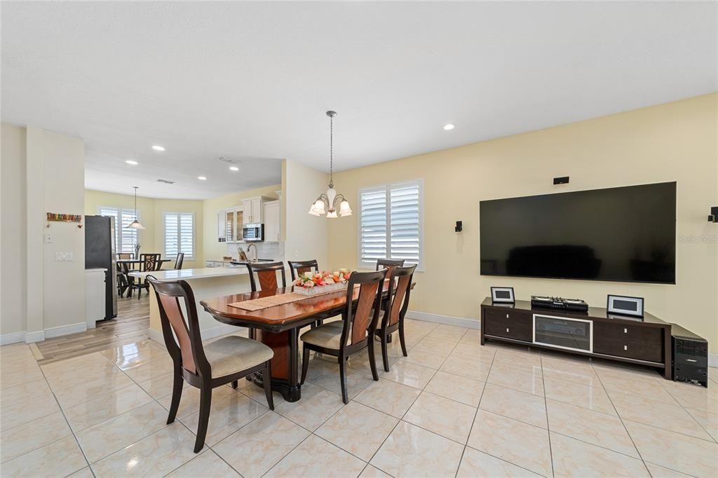 Activo con contrato: $375,000 (3 camas, 2 baños, 1770 Pies cuadrados)