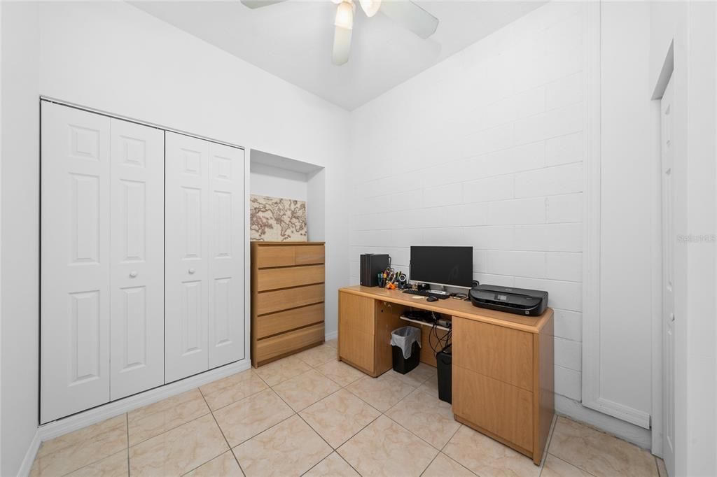 Activo con contrato: $375,000 (3 camas, 2 baños, 1770 Pies cuadrados)