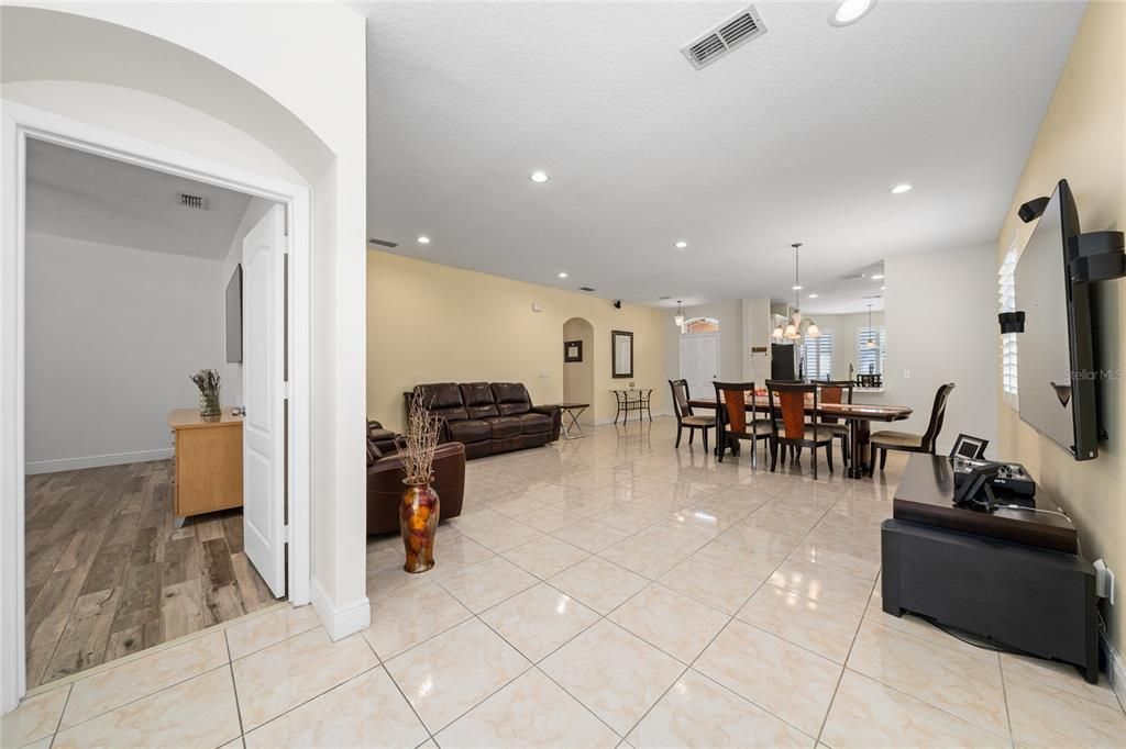 Activo con contrato: $375,000 (3 camas, 2 baños, 1770 Pies cuadrados)