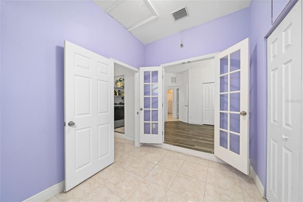 Activo con contrato: $375,000 (3 camas, 2 baños, 1770 Pies cuadrados)