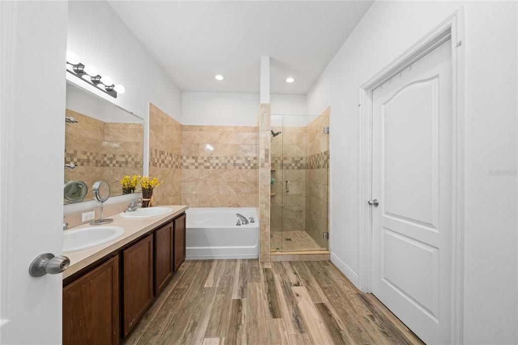 Activo con contrato: $375,000 (3 camas, 2 baños, 1770 Pies cuadrados)