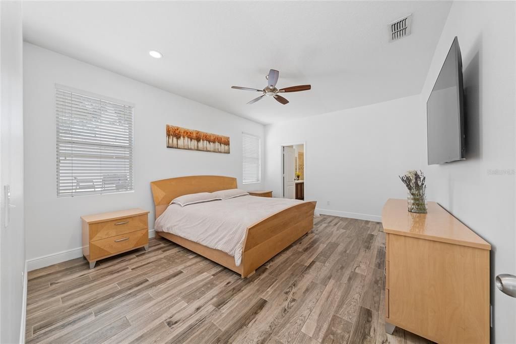 Activo con contrato: $375,000 (3 camas, 2 baños, 1770 Pies cuadrados)