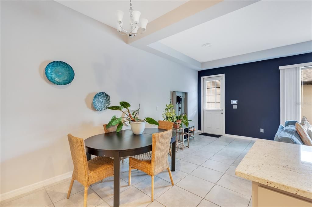 En Venta: $345,000 (4 camas, 3 baños, 1946 Pies cuadrados)
